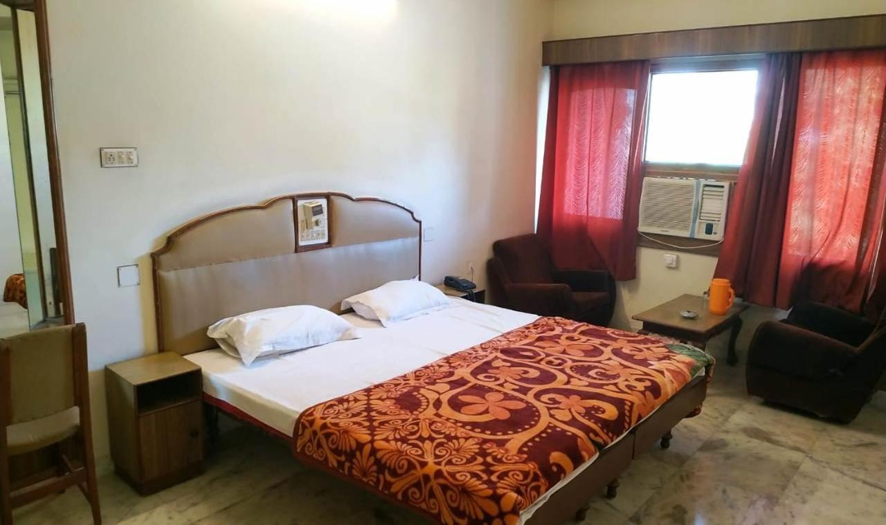 אודייפור Hotel Vinayakam מראה חיצוני תמונה