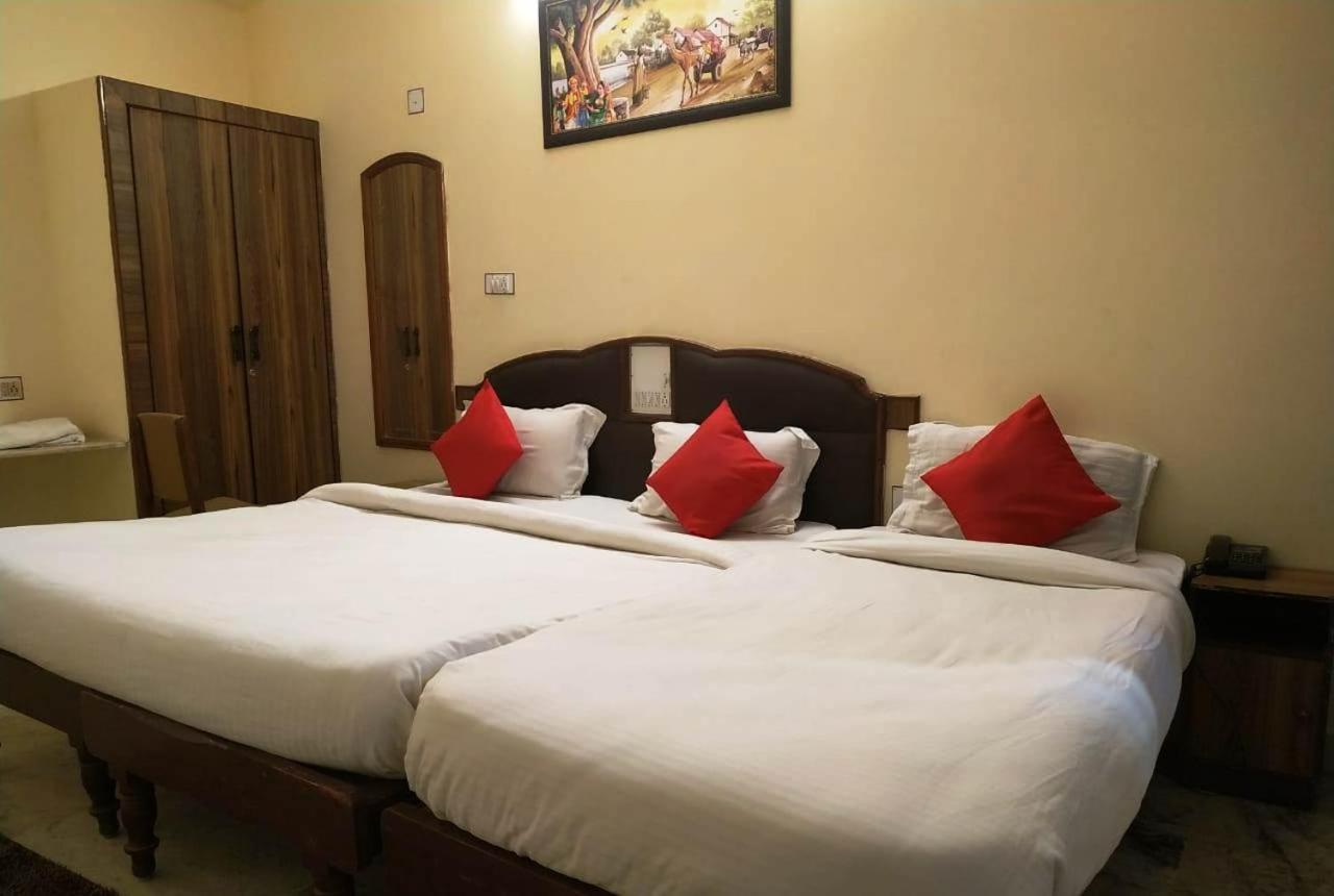 אודייפור Hotel Vinayakam מראה חיצוני תמונה