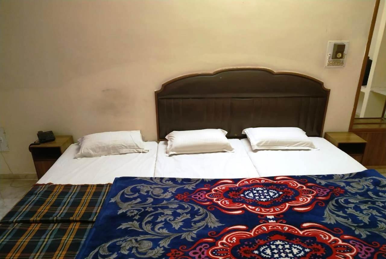אודייפור Hotel Vinayakam מראה חיצוני תמונה