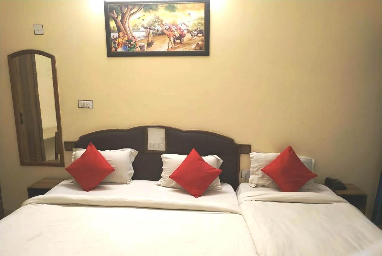 אודייפור Hotel Vinayakam מראה חיצוני תמונה